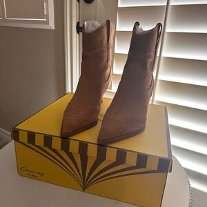 Circus by Sam Edelman Yolanda bootie, Golden Caramel Size 8